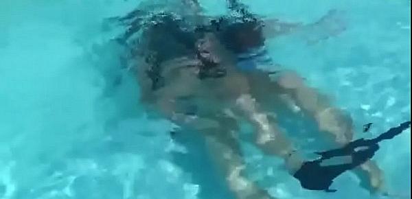  sexo bajo el agua